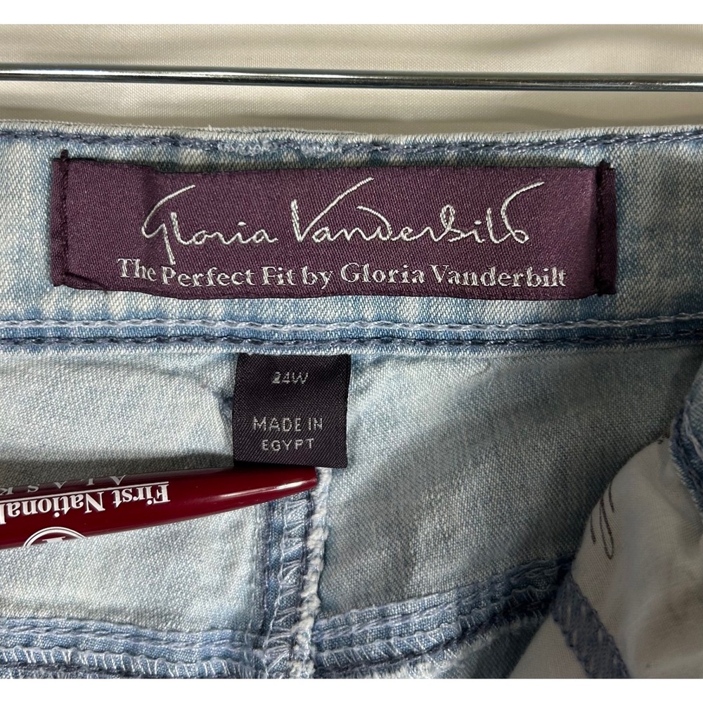 Gloria Vanderbilt Womens 24W Light Wash Floral Embroidered Capri Jeans Blue - Picture 5 of 9